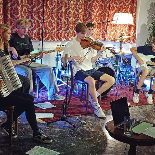 Gschichtln und Musig